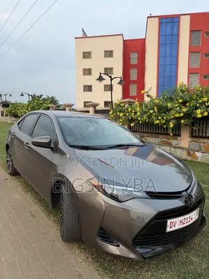 Toyota Corolla LE (1.8L 4cyl 2A) 2018 Gray