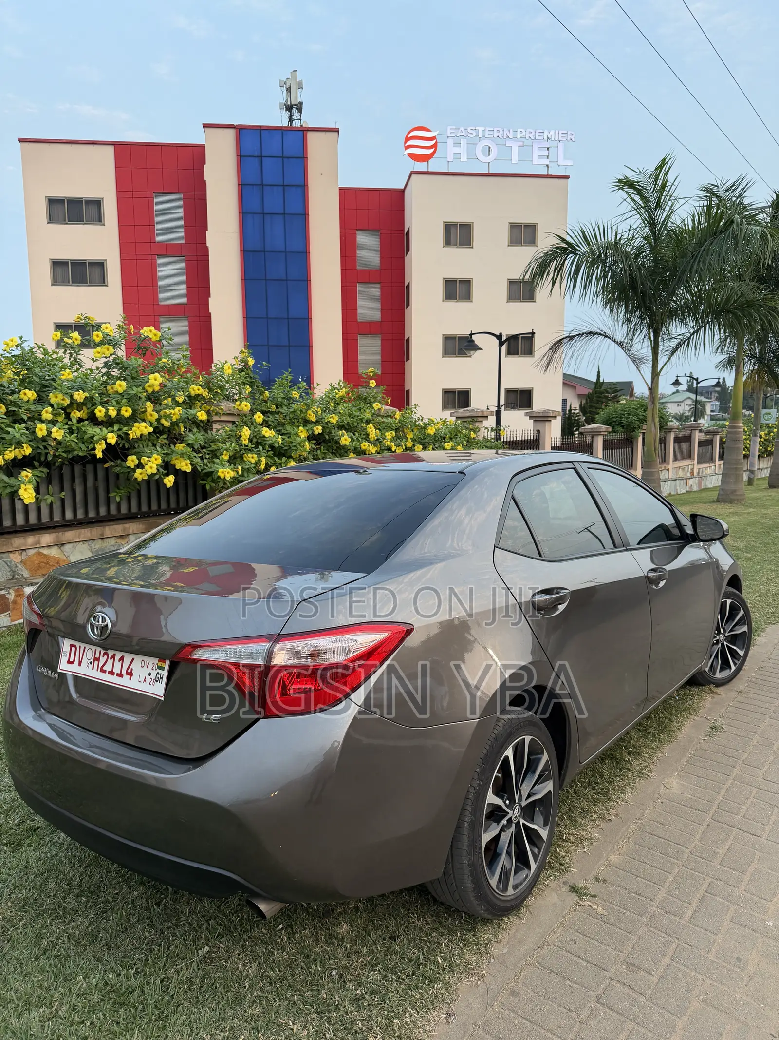 Toyota Corolla LE (1.8L 4cyl 2A) 2018 Gray