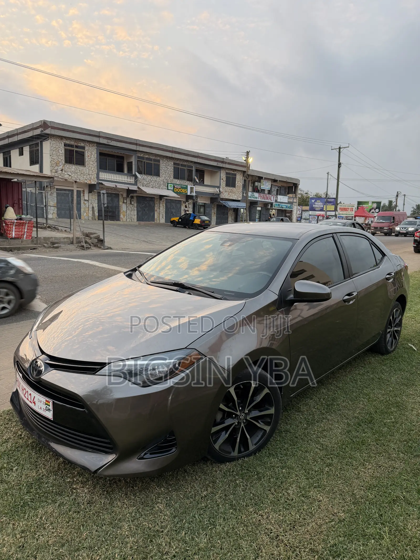 Toyota Corolla LE (1.8L 4cyl 2A) 2018 Gray
