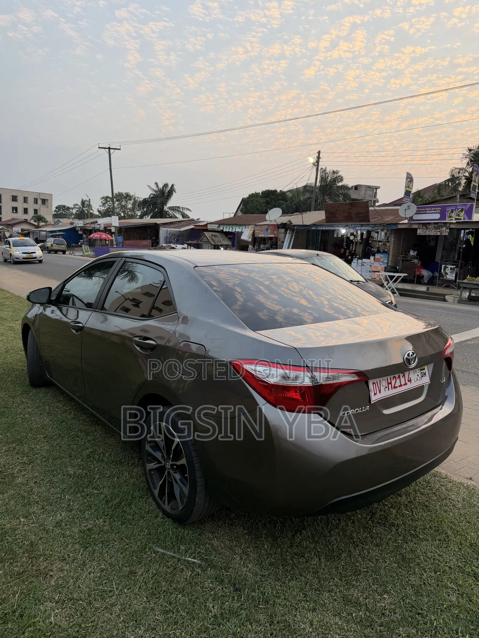 Toyota Corolla LE (1.8L 4cyl 2A) 2018 Gray