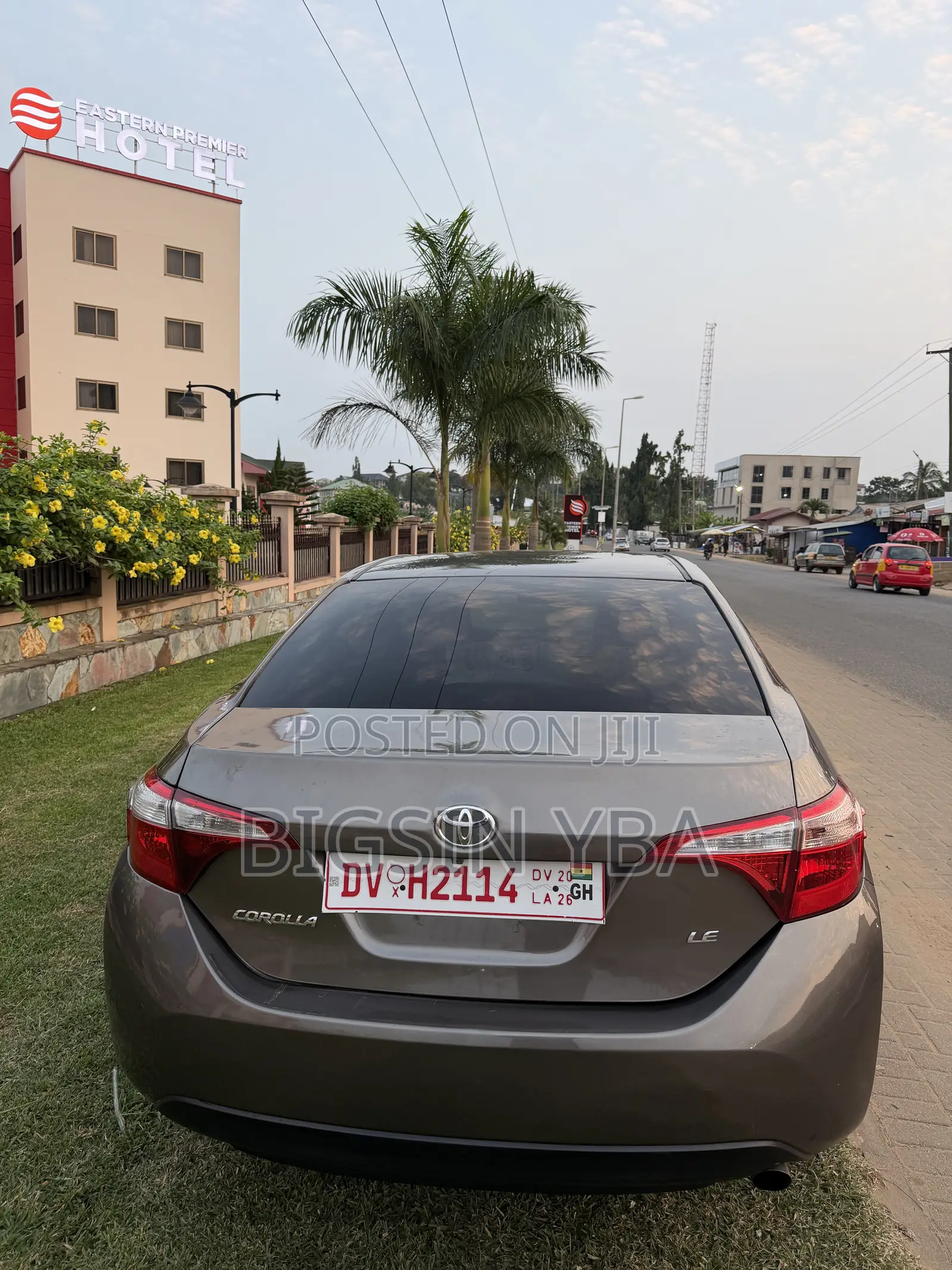 Toyota Corolla LE (1.8L 4cyl 2A) 2018 Gray