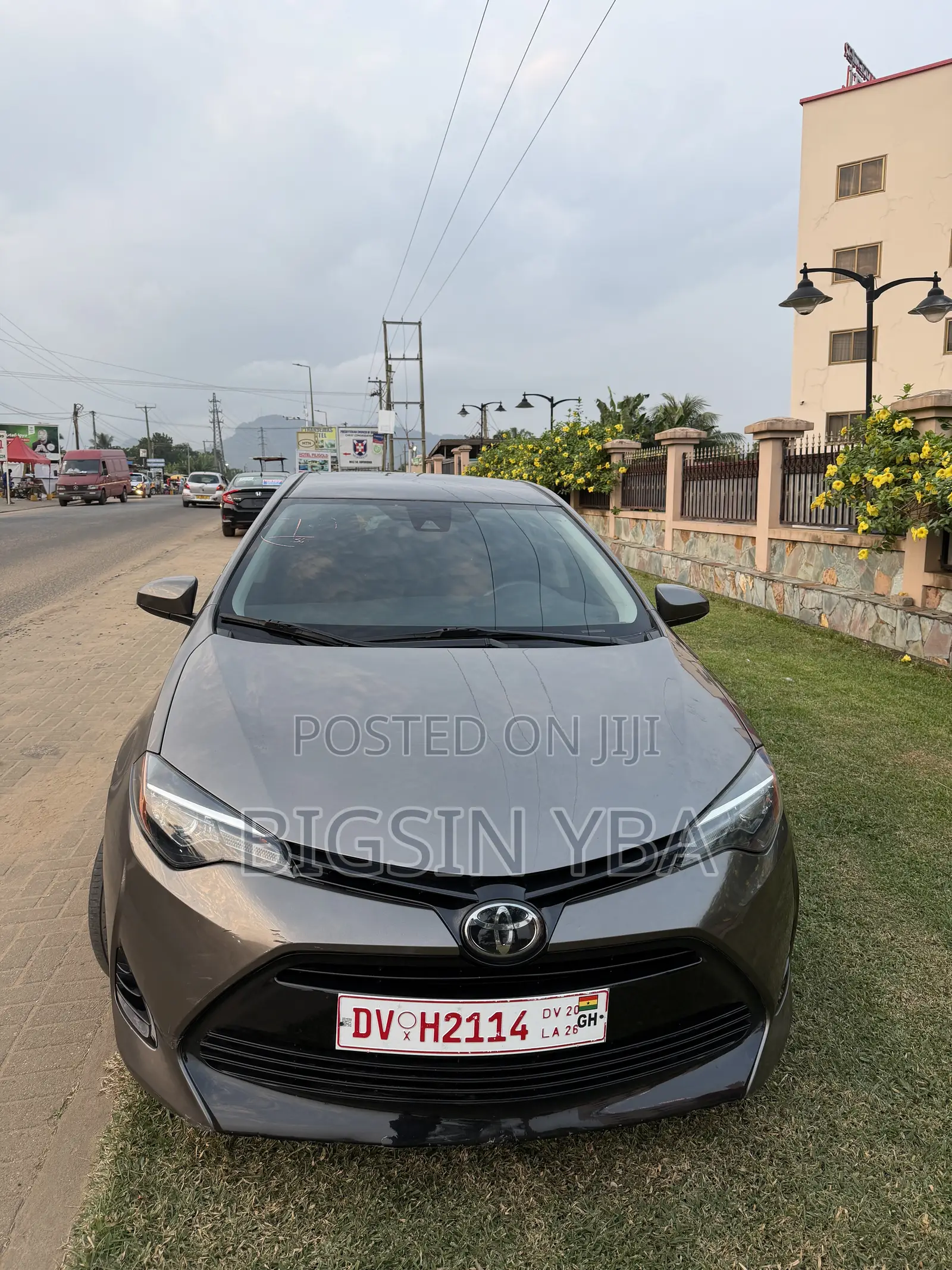 Toyota Corolla LE (1.8L 4cyl 2A) 2018 Gray