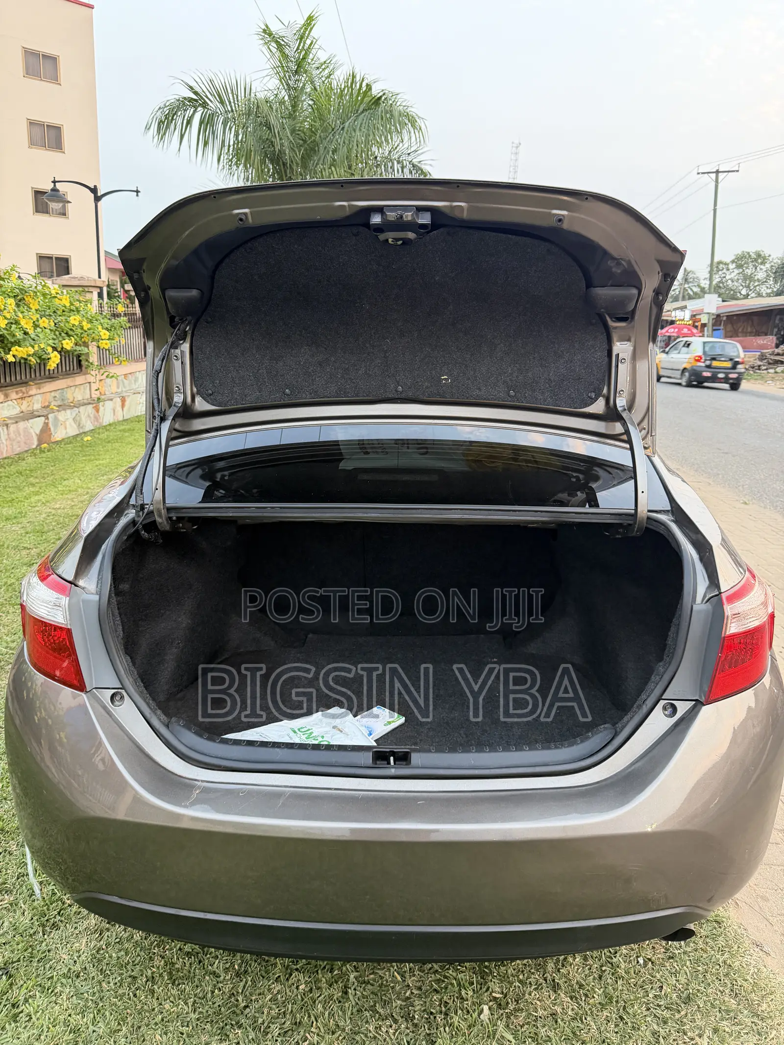 Toyota Corolla LE (1.8L 4cyl 2A) 2018 Gray