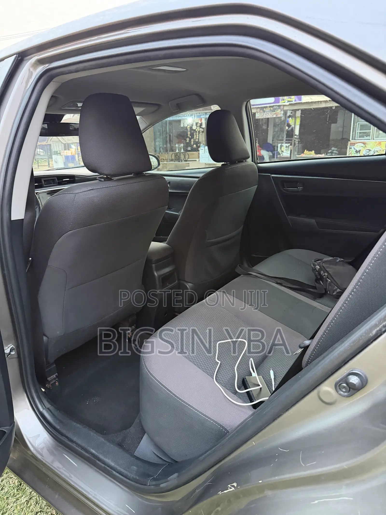 Toyota Corolla LE (1.8L 4cyl 2A) 2018 Gray
