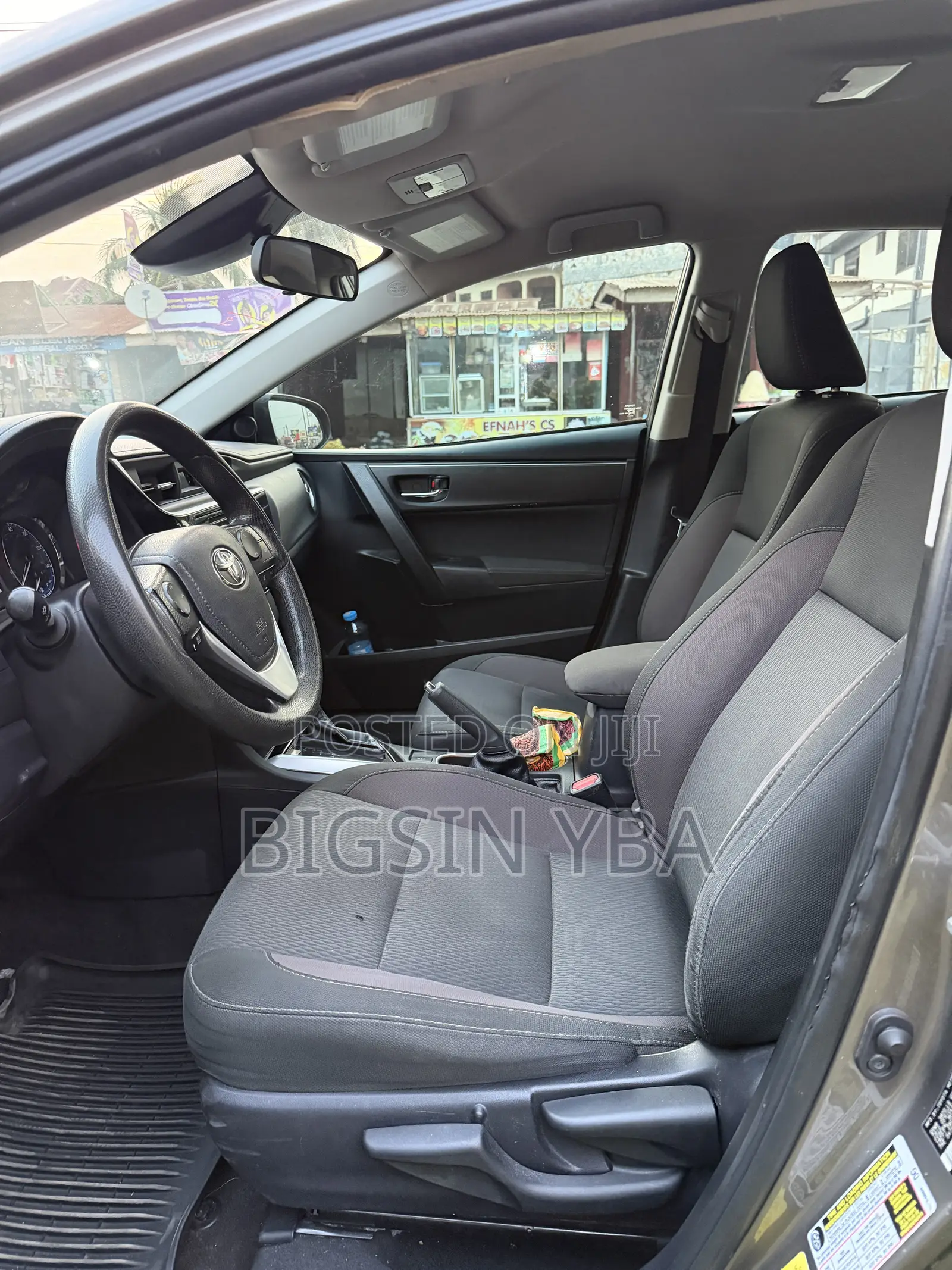 Toyota Corolla LE (1.8L 4cyl 2A) 2018 Gray