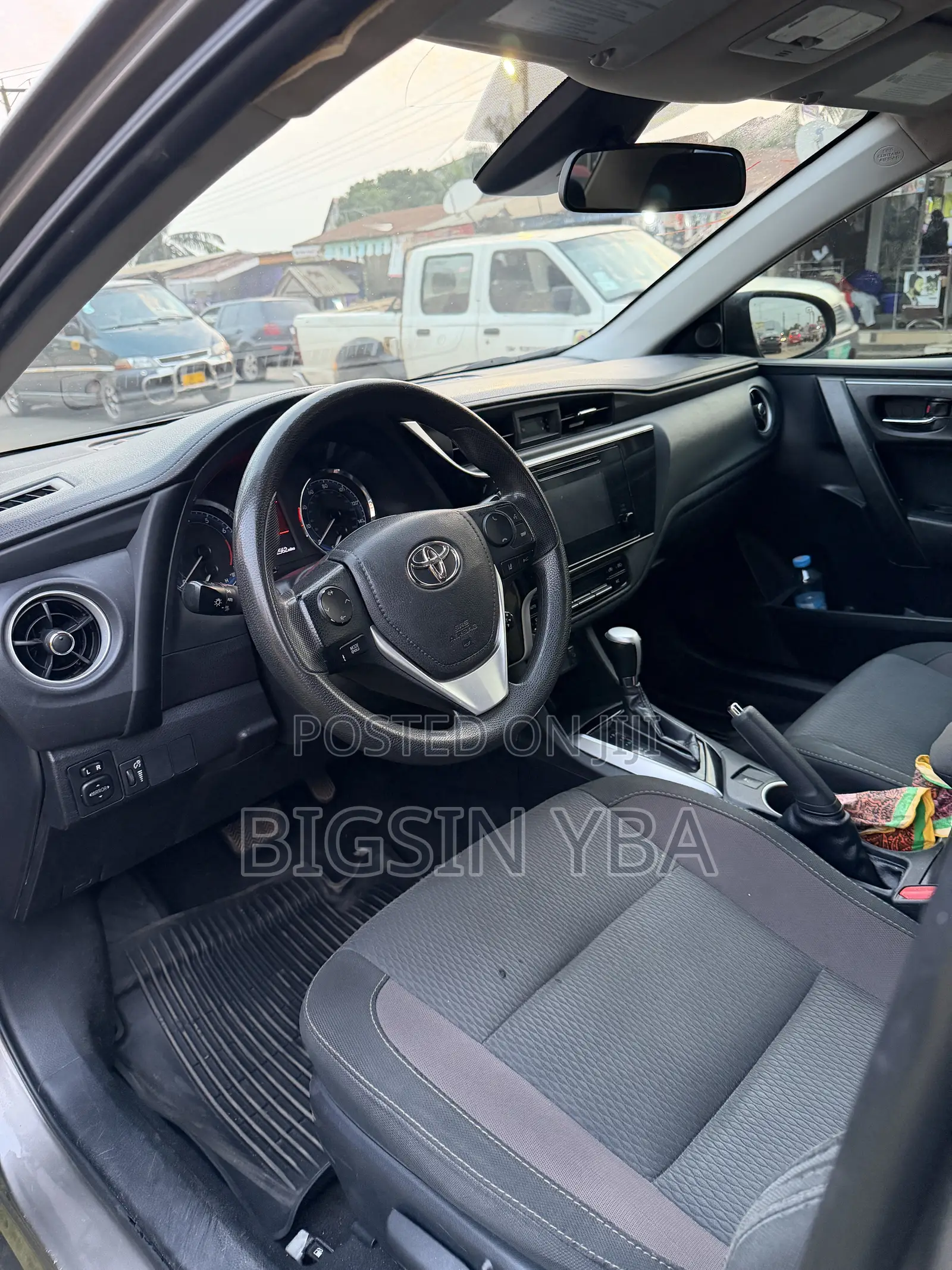 Toyota Corolla LE (1.8L 4cyl 2A) 2018 Gray