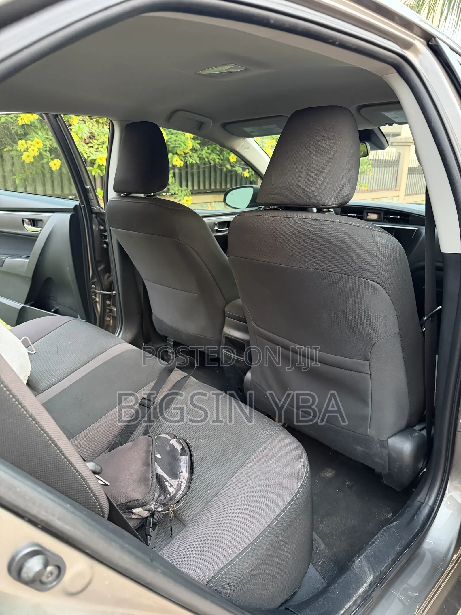 Toyota Corolla LE (1.8L 4cyl 2A) 2018 Gray