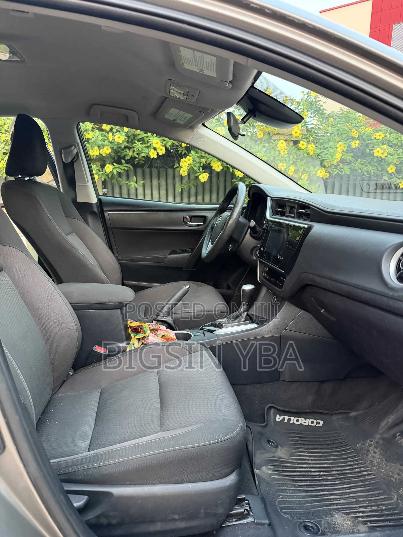 Toyota Corolla LE (1.8L 4cyl 2A) 2018 Gray