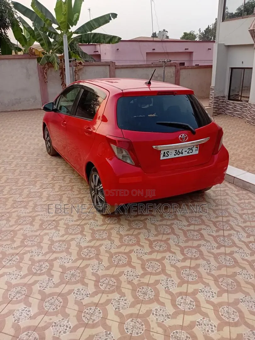 Toyota Vitz 2012 Red