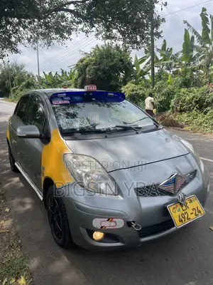 Toyota Vitz 1.3 AWD 3dr 2010 Gray