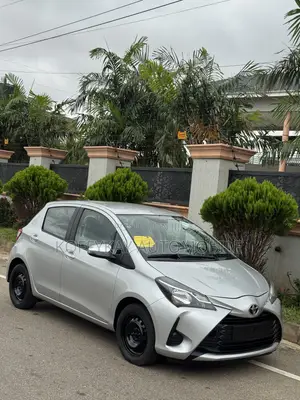 Toyota Yaris L Hatchback 5dr 2018 Gray