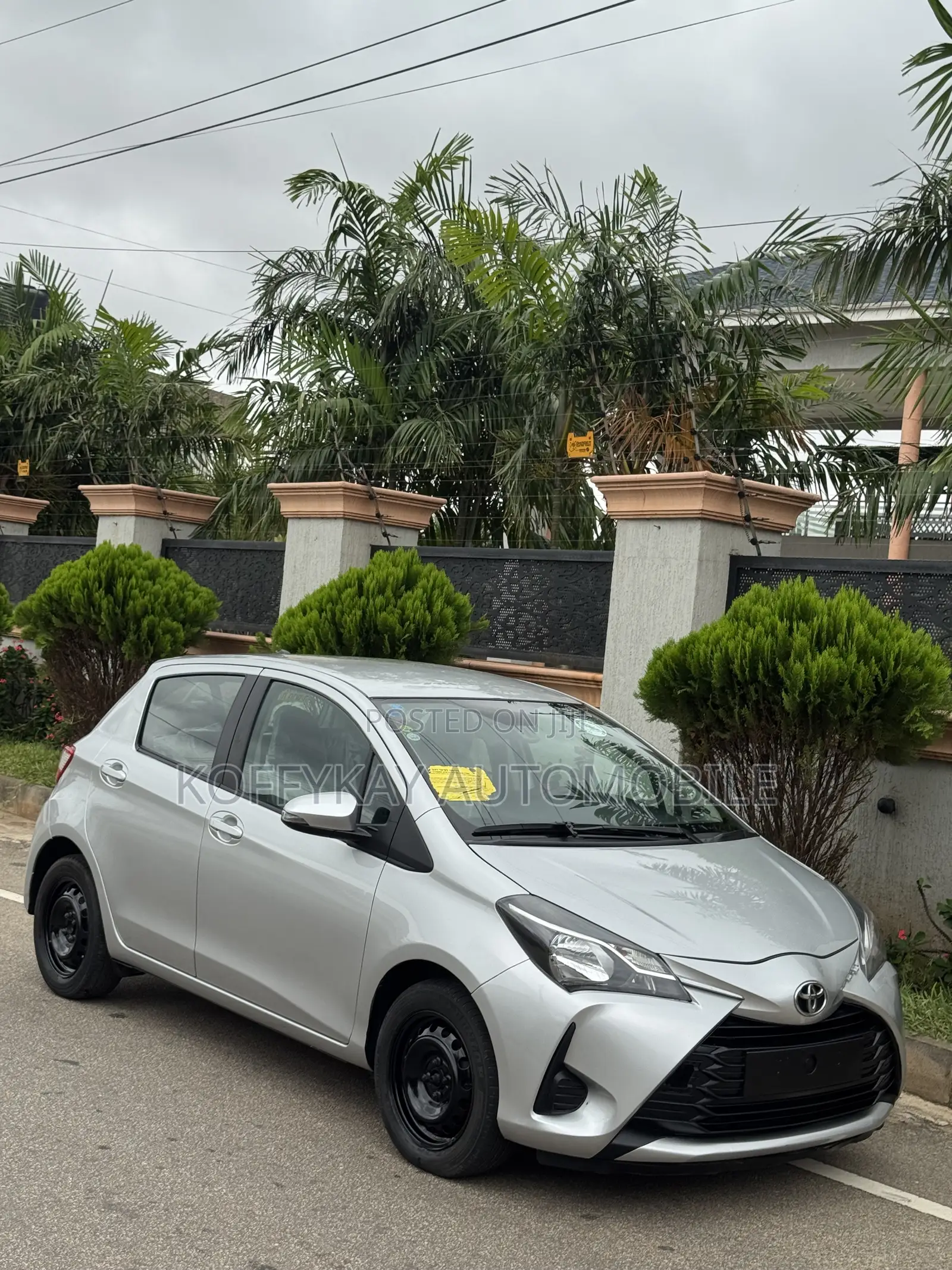 Toyota Yaris L Hatchback 5dr 2018 Gray