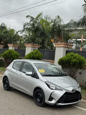 Toyota Yaris L Hatchback 5dr 2018 Gray
