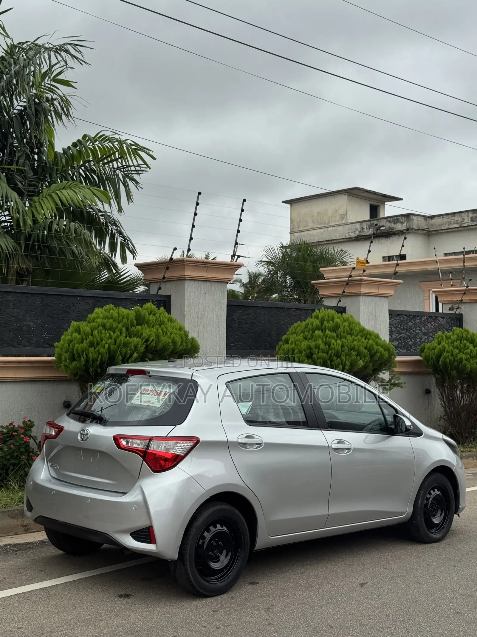 Toyota Yaris L Hatchback 5dr 2018 Gray