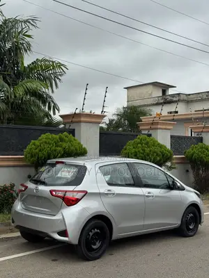 Toyota Yaris L Hatchback 5dr 2018 Gray