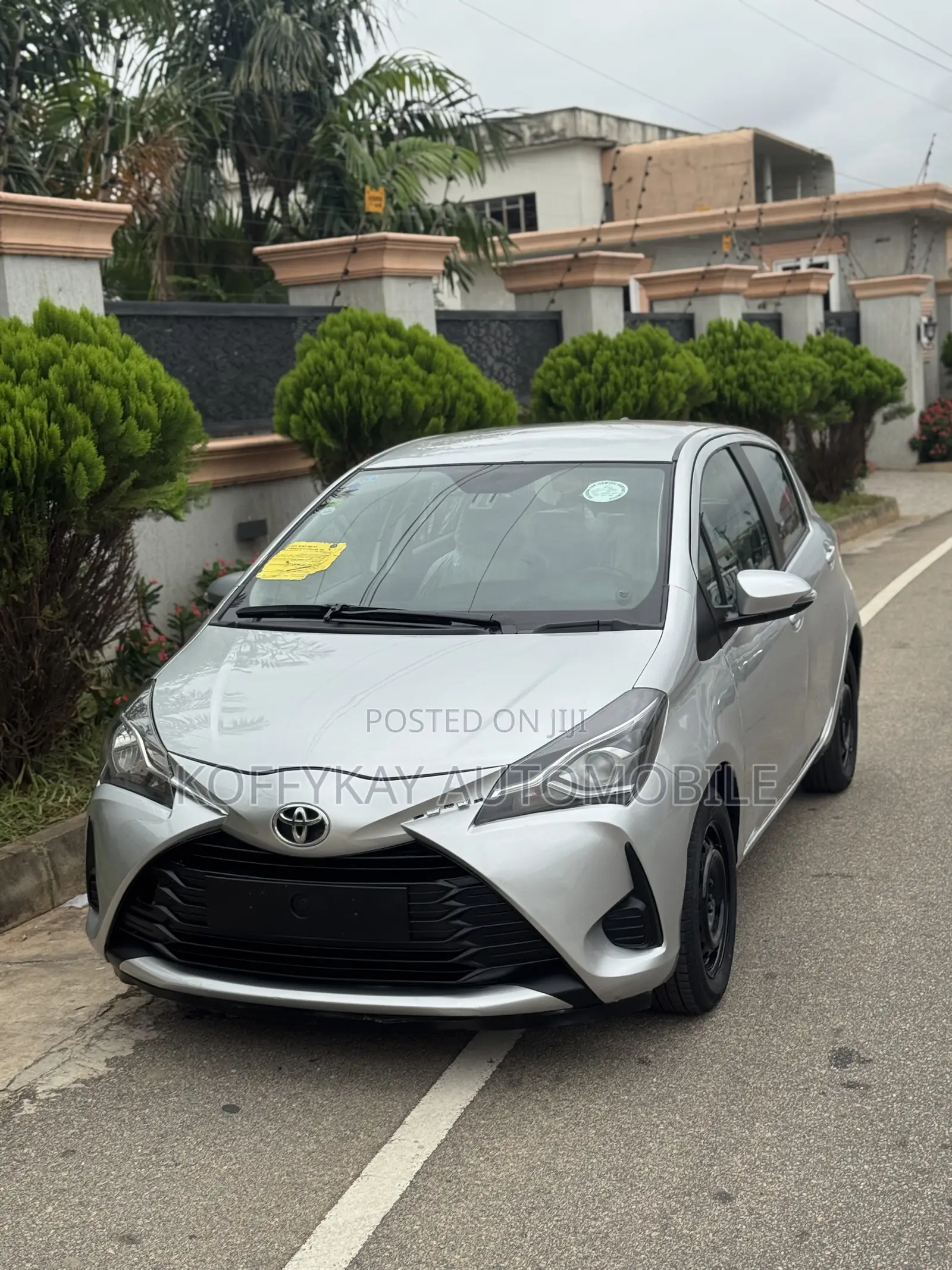 Toyota Yaris L Hatchback 5dr 2018 Gray