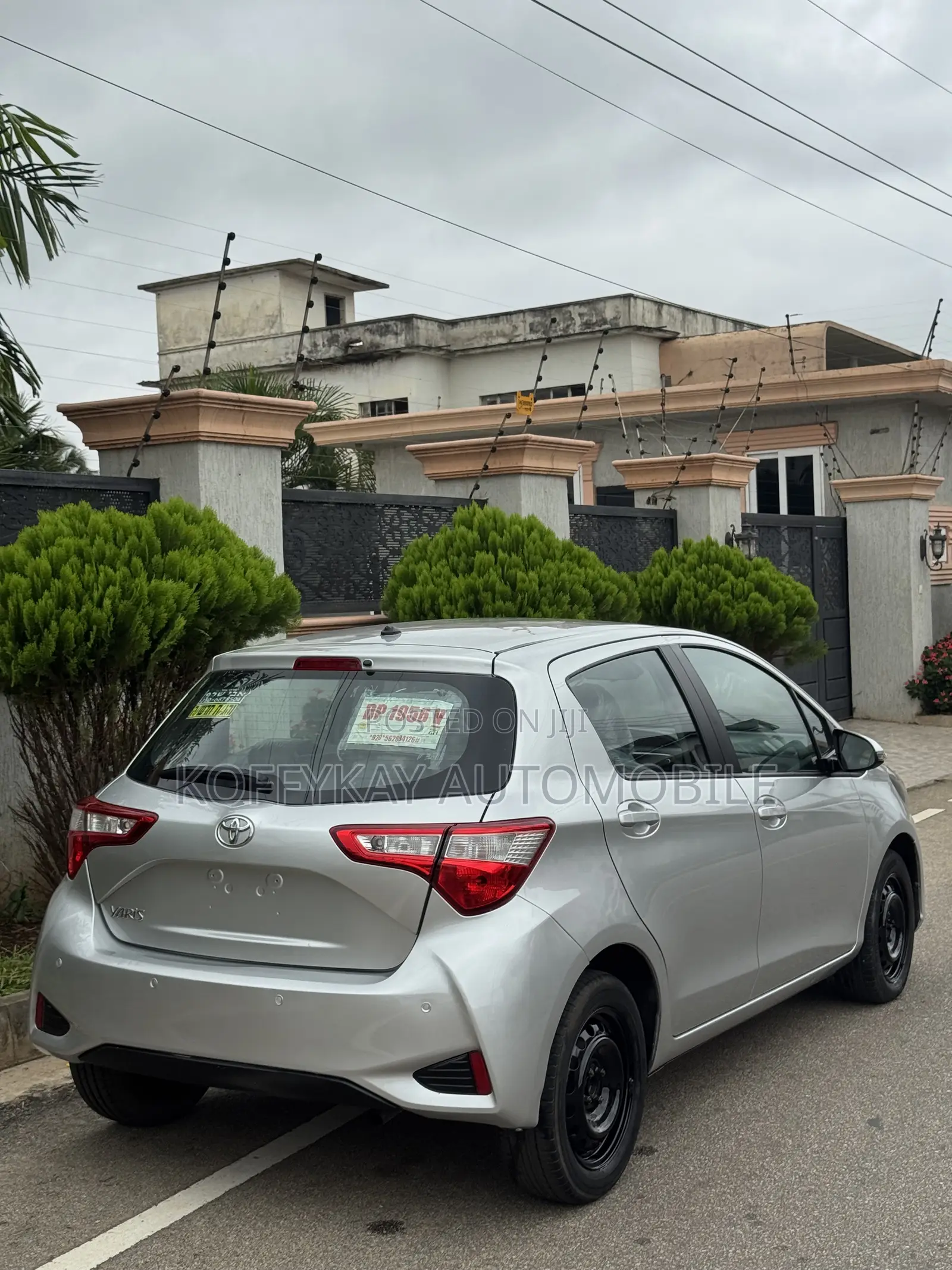 Toyota Yaris L Hatchback 5dr 2018 Gray