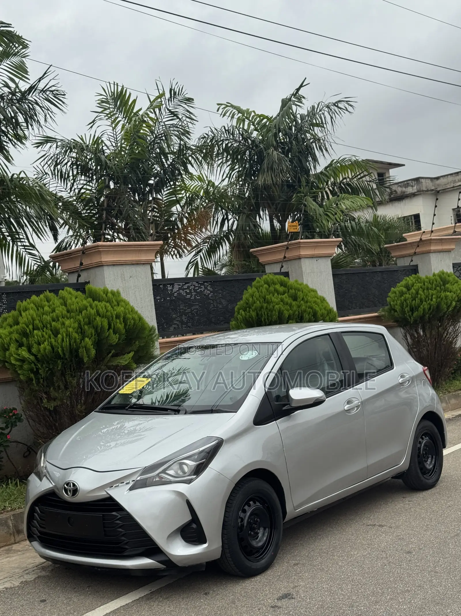 Toyota Yaris L Hatchback 5dr 2018 Gray