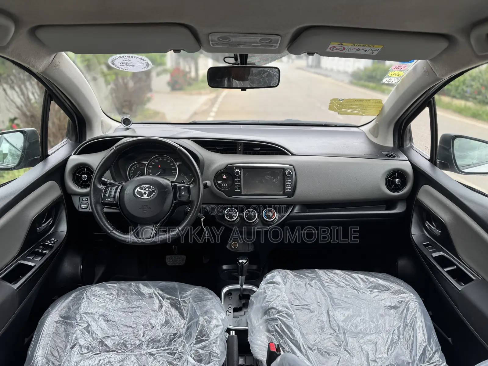 Toyota Yaris L Hatchback 5dr 2018 Gray