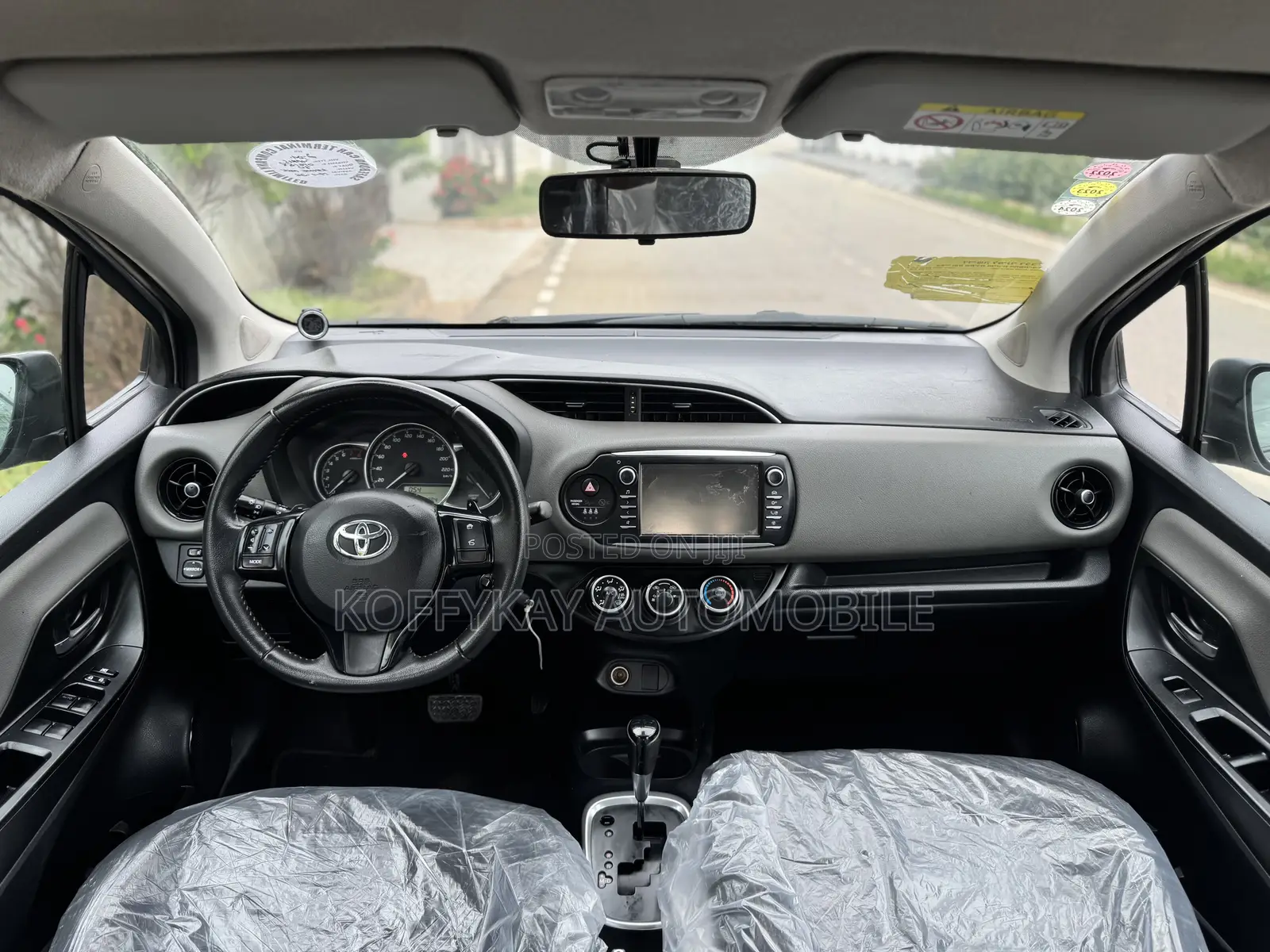 Toyota Yaris L Hatchback 5dr 2018 Gray