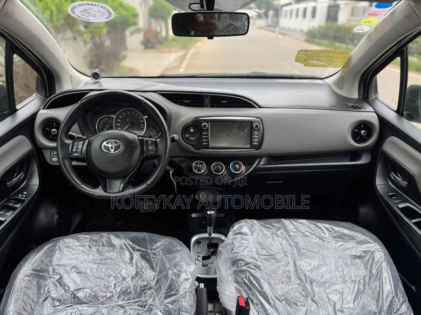 Toyota Yaris L Hatchback 5dr 2018 Gray