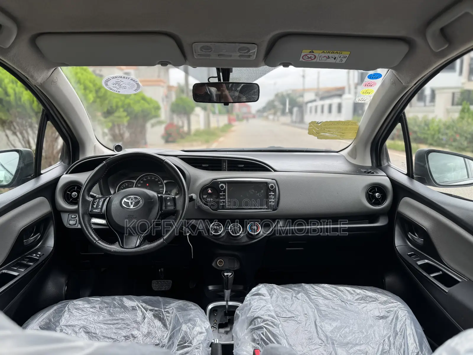 Toyota Yaris L Hatchback 5dr 2018 Gray