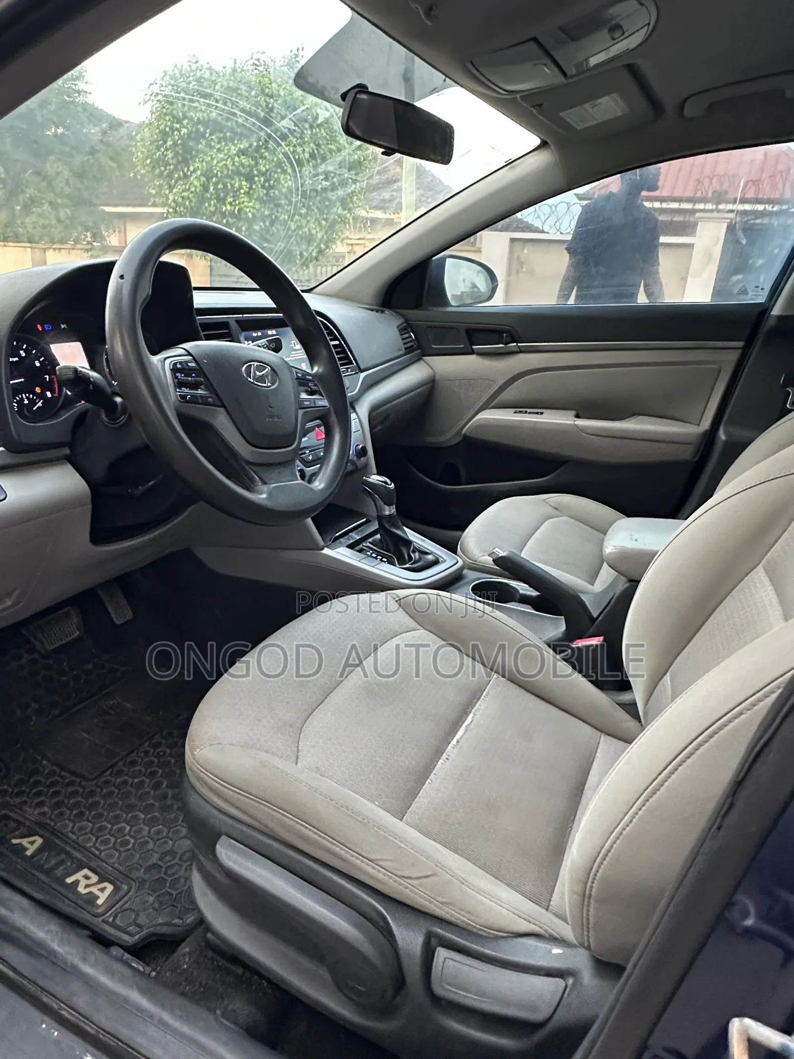 Hyundai Elantra Limited Sedan FWD (1.8L 4cyl 6A) 2016 White