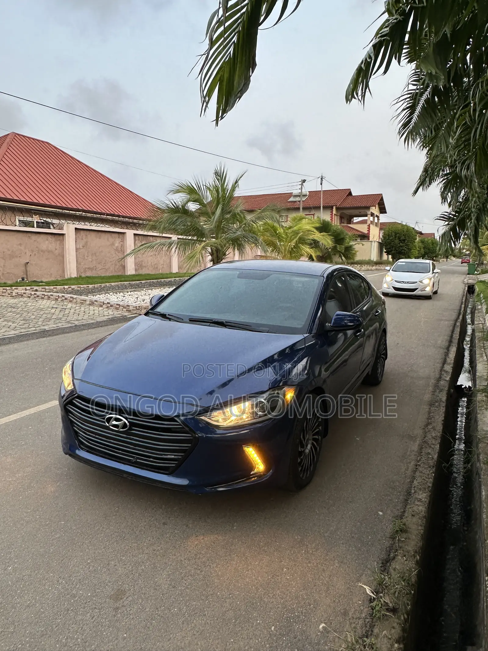 Hyundai Elantra Limited Sedan FWD (1.8L 4cyl 6A) 2016 White