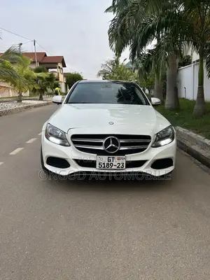 Mercedes-Benz C300 Luxury Sedan RWD (2.0L 4cyl 7A) 2017 White