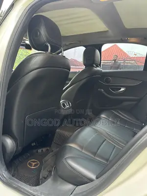 Mercedes-Benz C300 Luxury Sedan RWD (2.0L 4cyl 7A) 2017 White