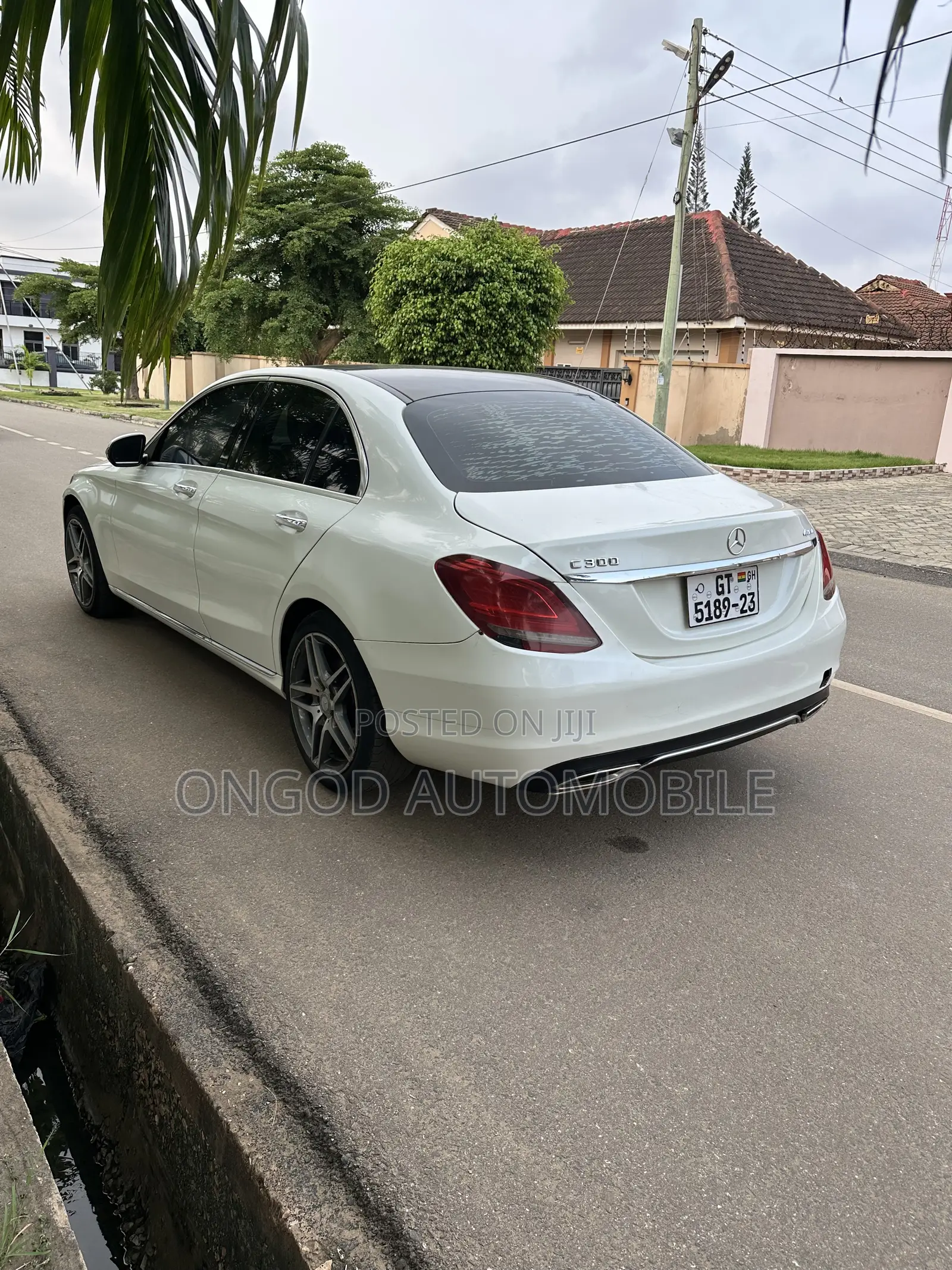 Mercedes-Benz C300 Luxury Sedan RWD (2.0L 4cyl 7A) 2017 White
