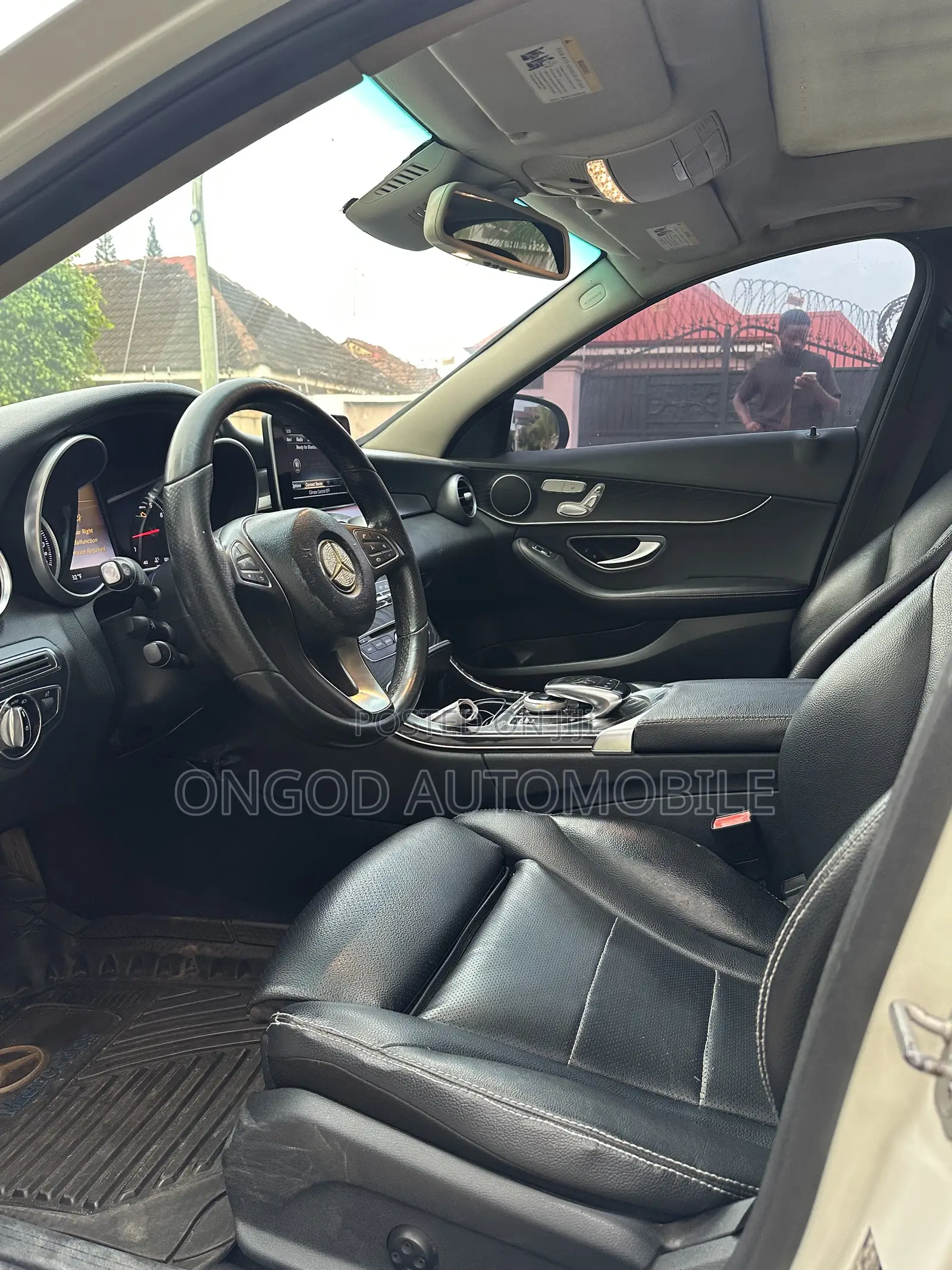 Mercedes-Benz C300 Luxury Sedan RWD (2.0L 4cyl 7A) 2017 White