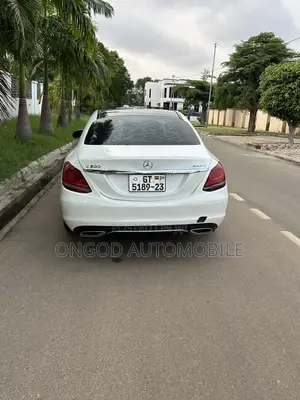 Mercedes-Benz C300 Luxury Sedan RWD (2.0L 4cyl 7A) 2017 White