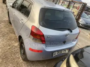 Toyota Vitz 2010 Silver