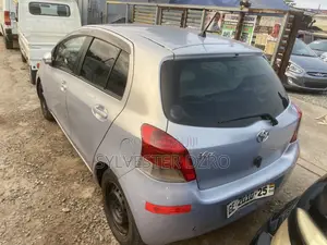 Toyota Vitz 2010 Silver