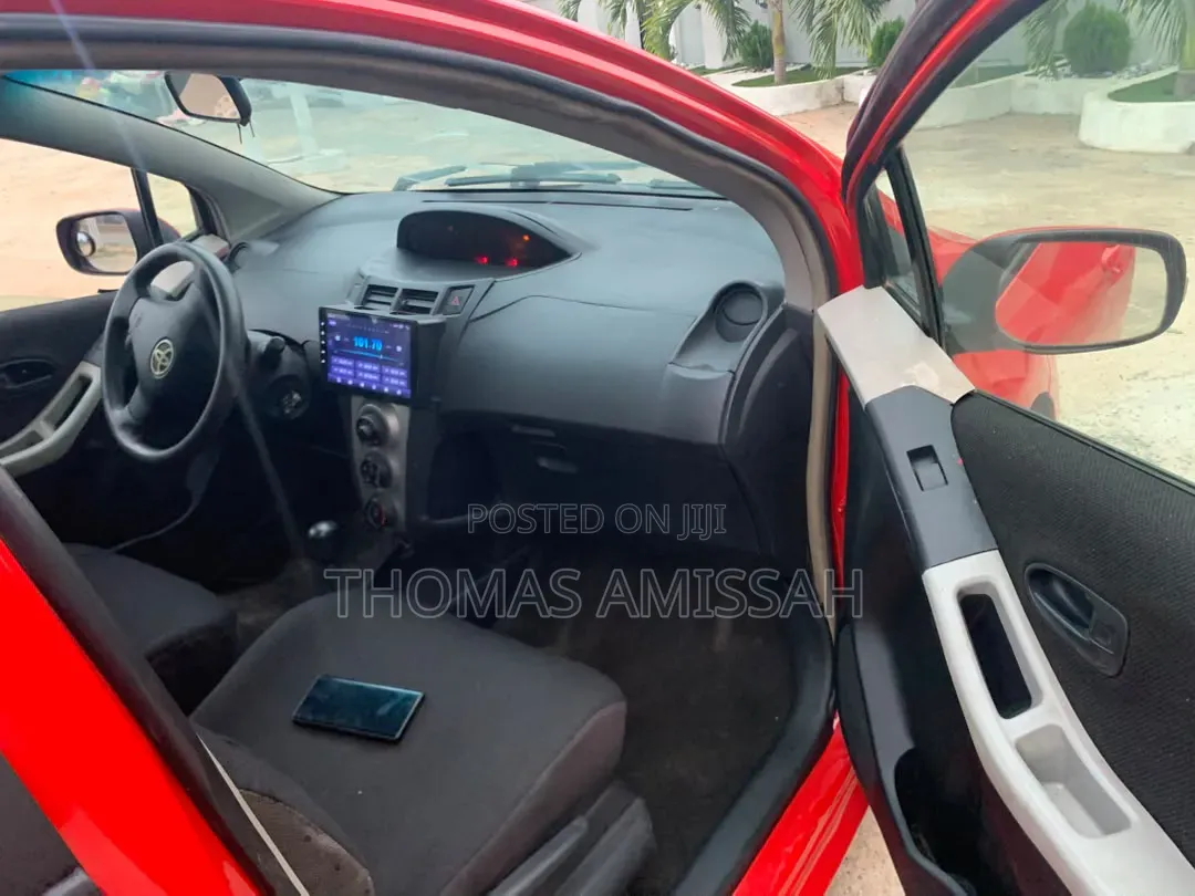Toyota Vitz 2010 Red