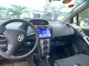 Toyota Vitz 2010 Red
