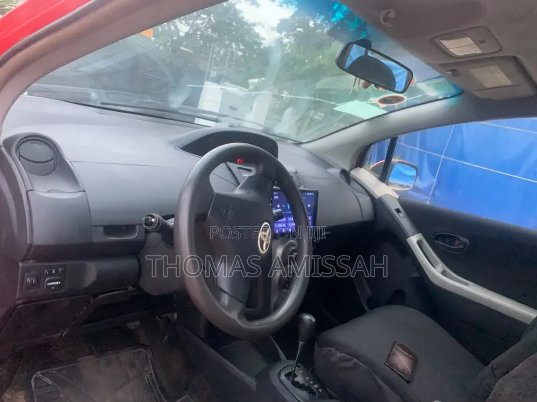 Toyota Vitz 2010 Red