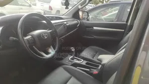 Toyota Hilux 2018 Gray