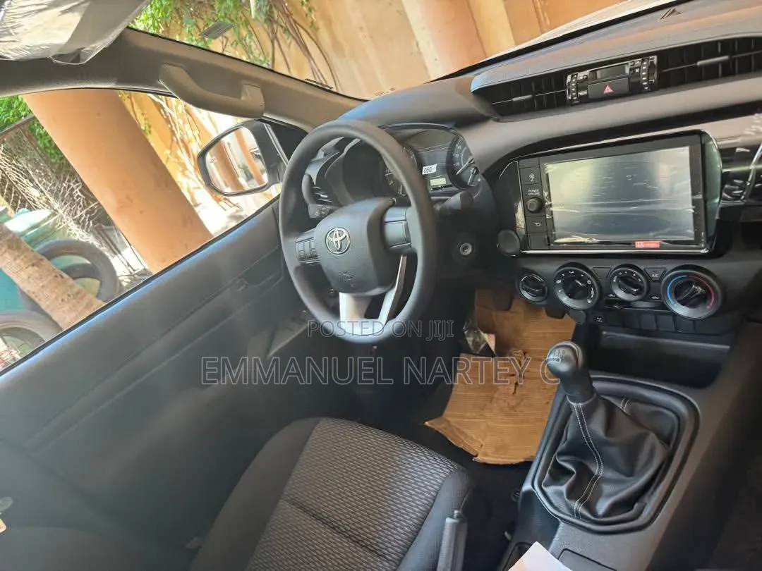 Toyota Hilux 2020 White