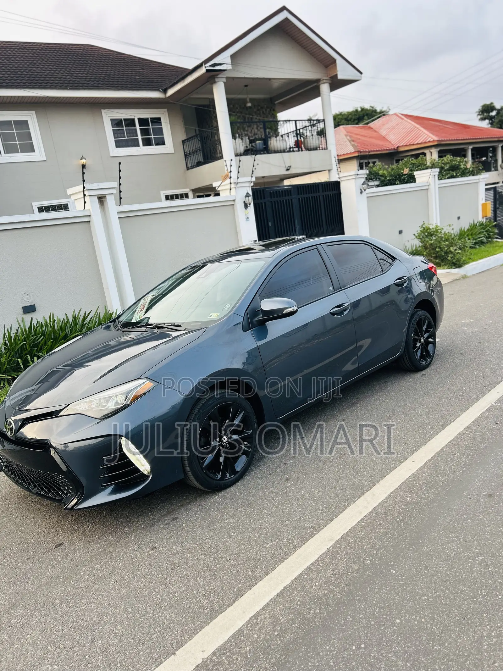 Toyota Corolla XSE 4dr Sedan (1.8L 4cyl CVT) 2017 Gray