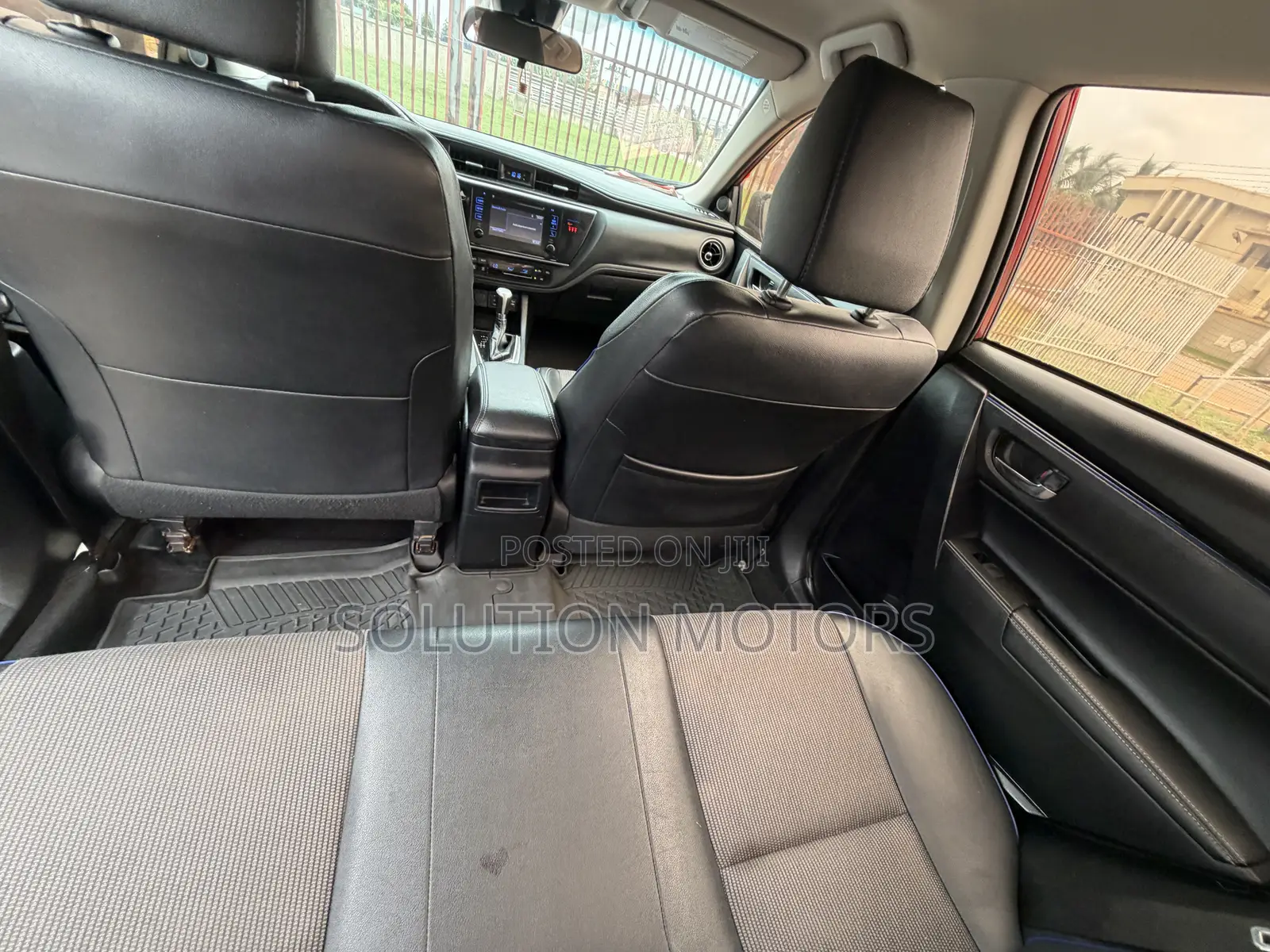 Toyota Corolla SE (1.8L 4cyl 2A) 2018 Red