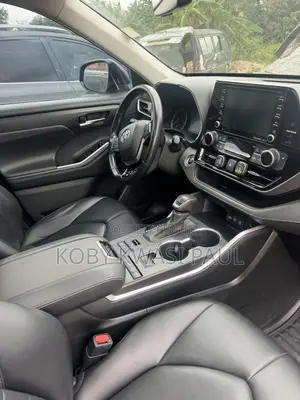 Toyota Highlander XLE 2022 Gray