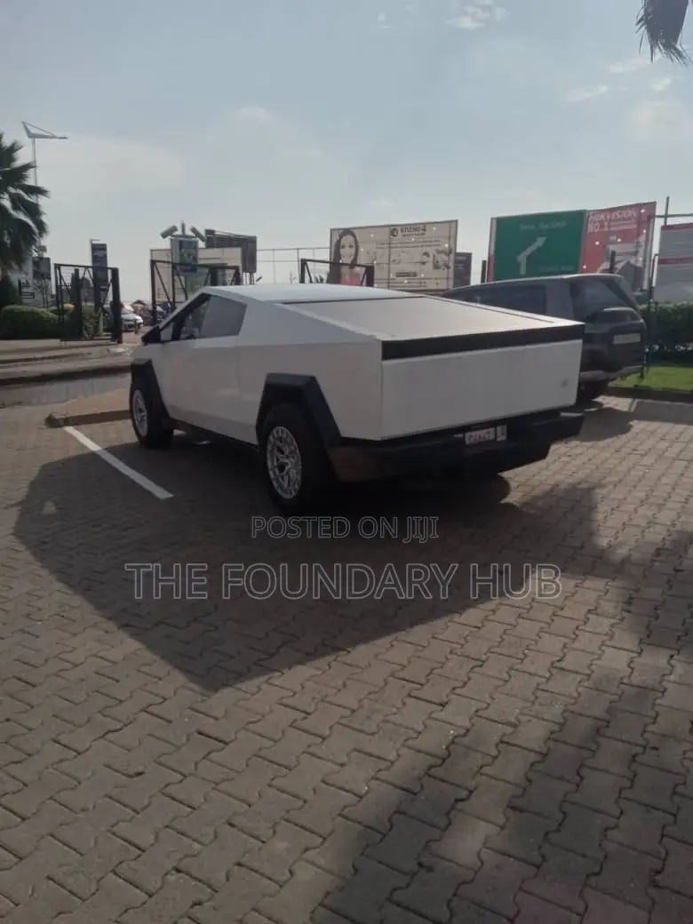 Tesla Cybertruck Cyberbeast AWD 2025 White