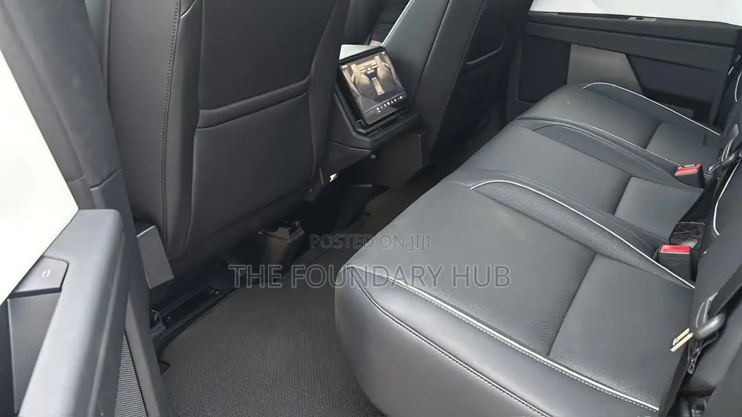 Tesla Cybertruck Cyberbeast AWD 2025 White