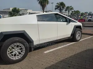 Tesla Cybertruck Cyberbeast AWD 2025 White