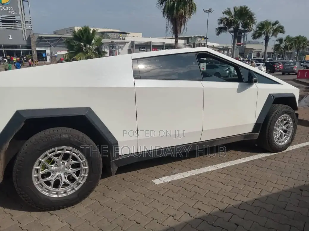 Tesla Cybertruck Cyberbeast AWD 2025 White