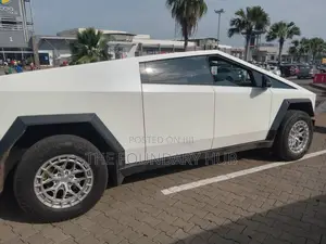 Tesla Cybertruck Cyberbeast AWD 2025 White