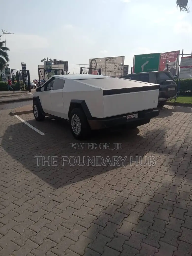 Tesla Cybertruck Cyberbeast AWD 2025 White