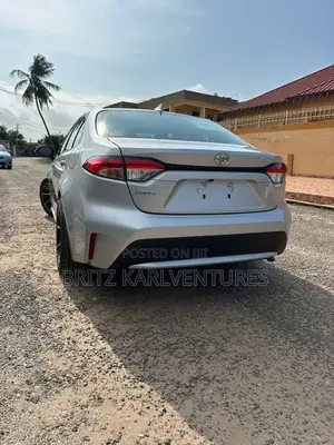 Toyota Corolla LE 2021 Silver